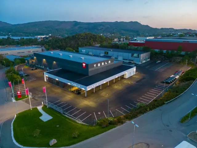 Tesla-servicesenter i Straume.
