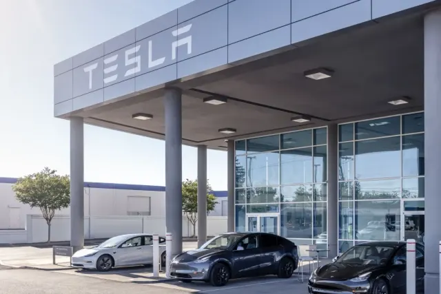 Centrum serwisowe Tesla w Długołęce.