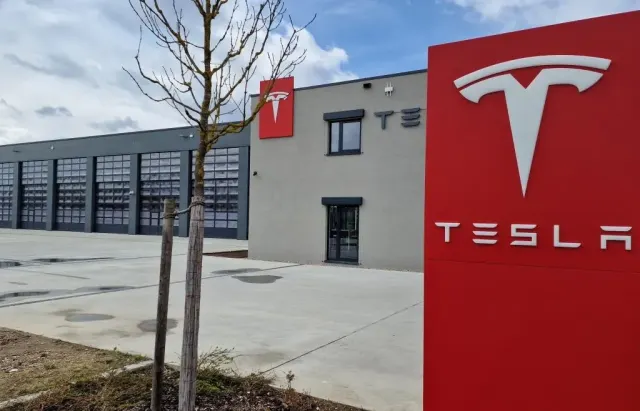 Tesla Service Ingolstadt - Lise-Meitner-Str an der Adresse 12 Lise-Meitner-Straße, Ingolstadt, BY 85055. Standortfoto.
