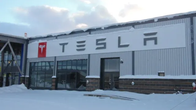 Tesla-servicesenter i Tromsø i 2016; avdelingen i Alkevegen 1 er fortsatt i drift.