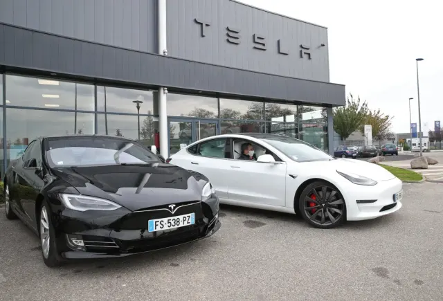 Centre de service Tesla à Hœnheim.