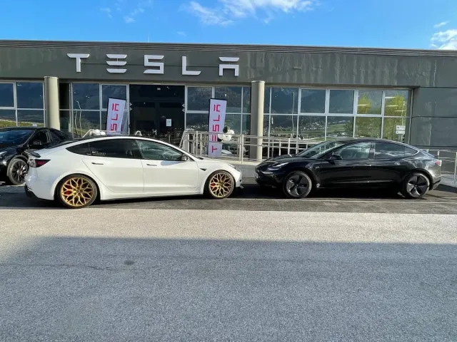 Tesla-Servicecenter in Thaur.