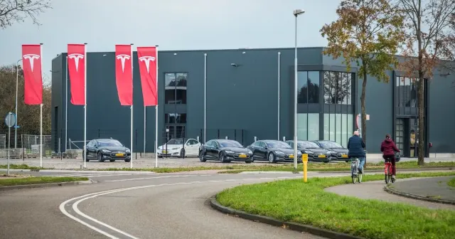 Tesla-servicecentrum in Wezep.