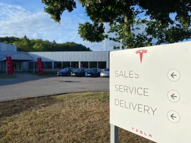 Tesla-servicecenter i Norrköping.